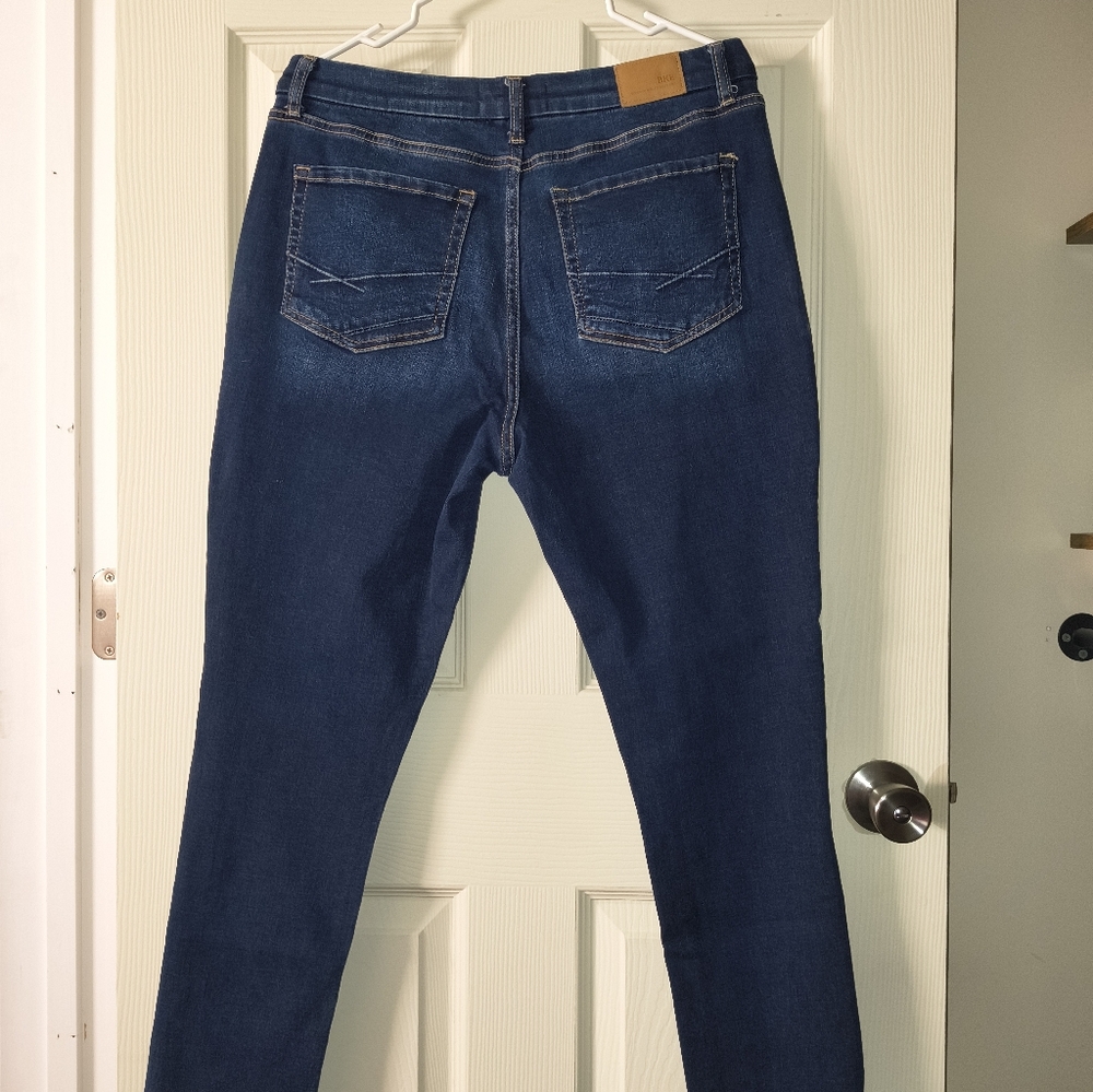 BKE Jeans. Gabby, Curvy Fit, High Rise,  Skinny. Size 29 x 31. Like New